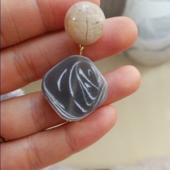 Perfect Ash Gray Earrings - Picture 4 of 4